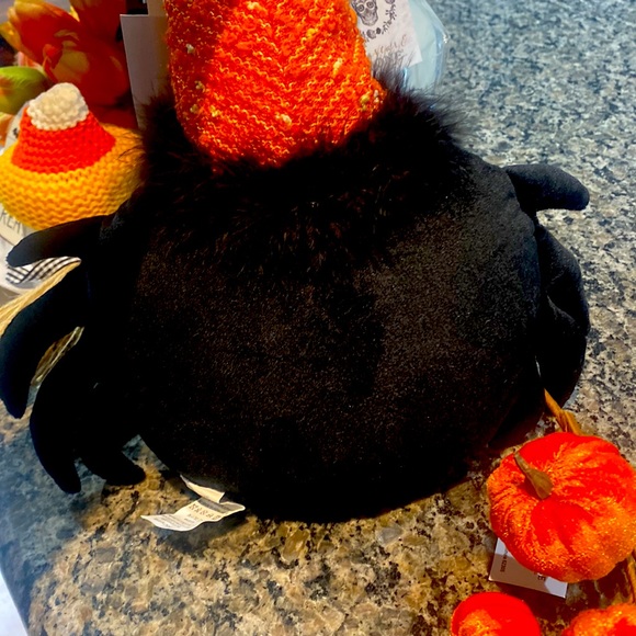 Hey Boo Halloween Spider w/hat feather detail. Beanbag Bottom! Adorable Decor! - Picture 5 of 5
